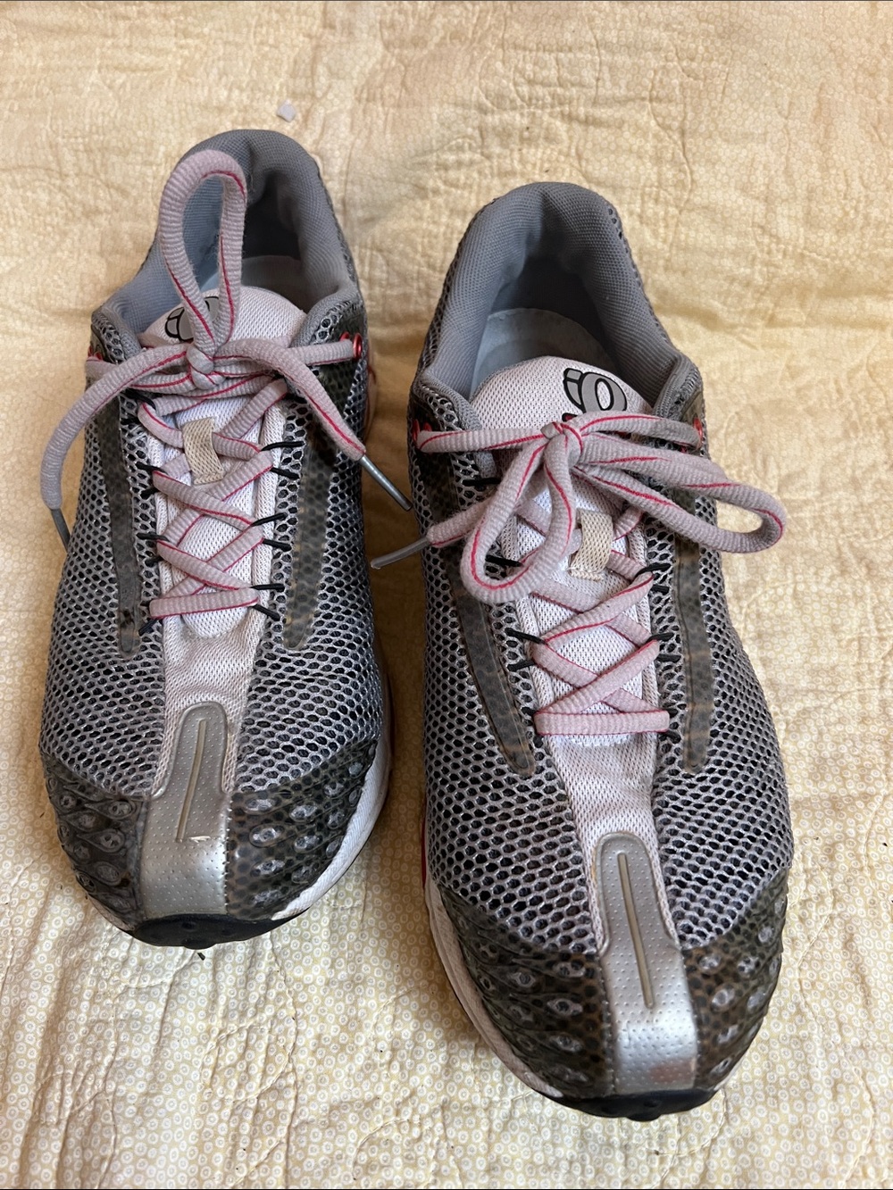 Pearl Izumi Gray Athletic Mesh Sneakers with Red Trim